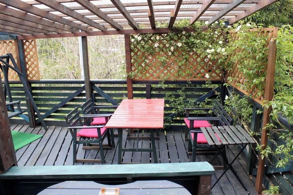 Wild Strawberry BBQ Deck/Collection. Naniwa thorns also bloom. There are also swings that are fun for children.
