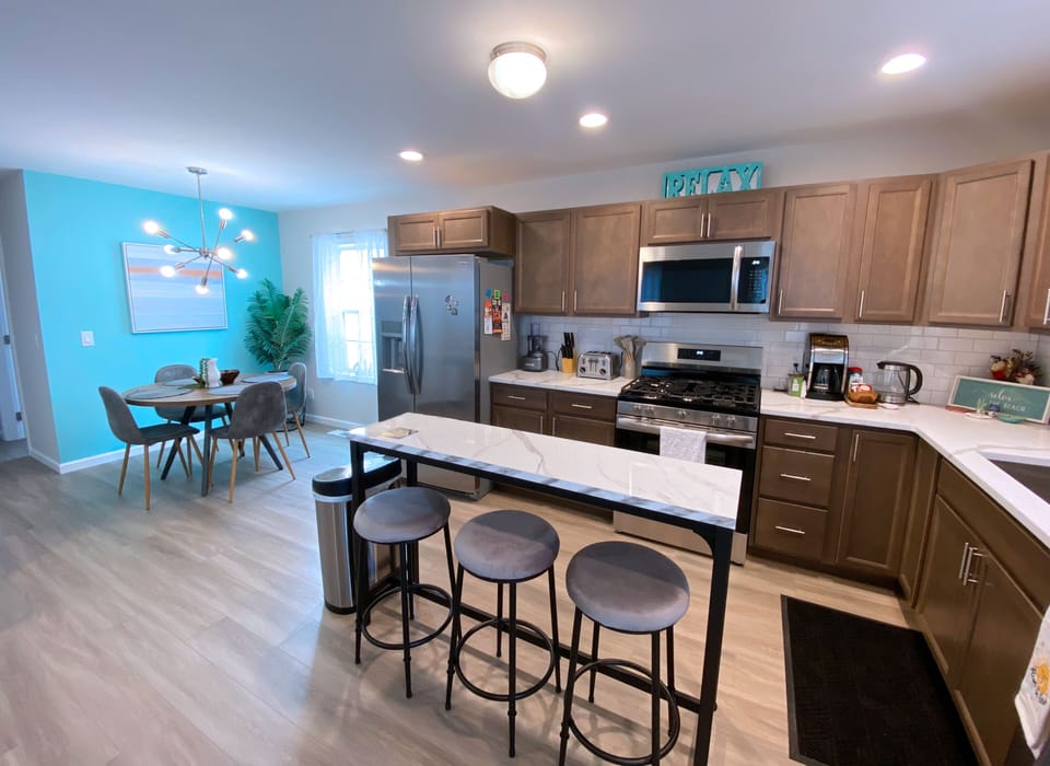Full kitchen w/ bar seating & dining area