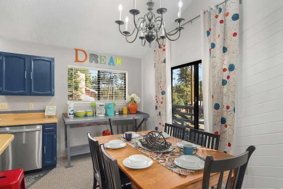 Whether it’s family dinners or game night, this table’s ready.