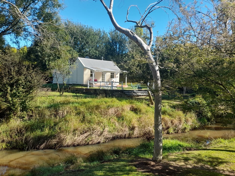 Old Oak Tree Cottage 