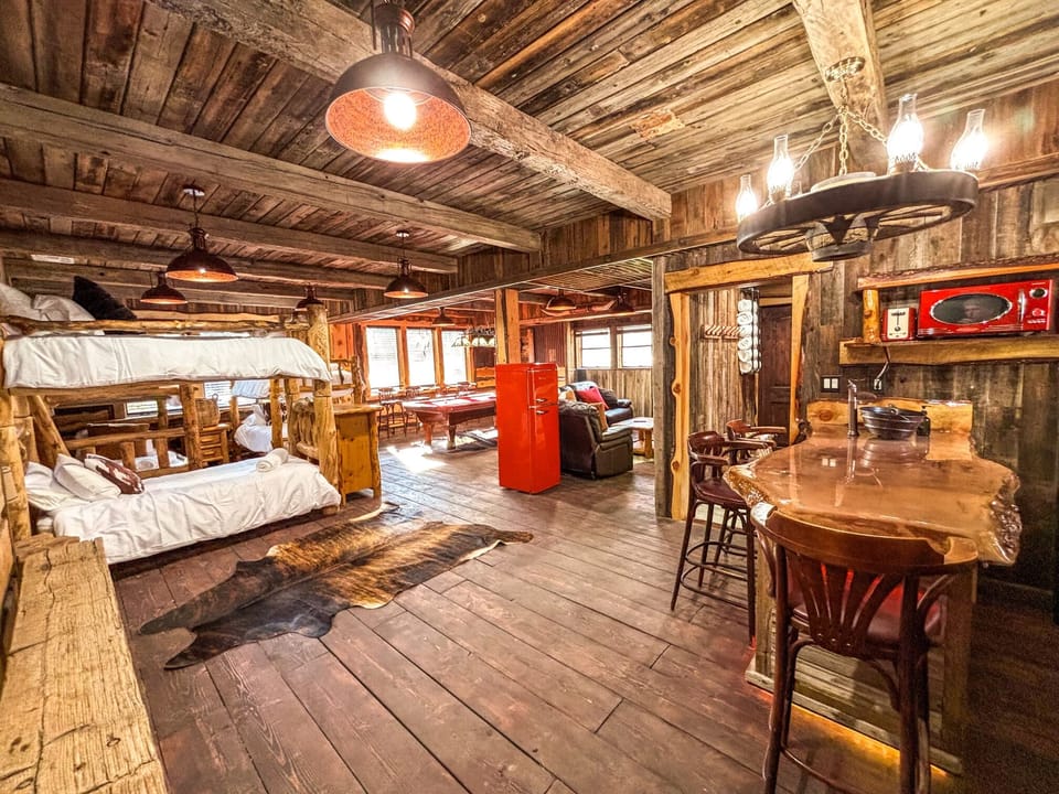 Newly renovated Bunkroom! 