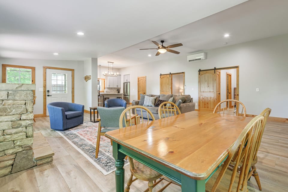 Dining Area | Dishware/Flatware