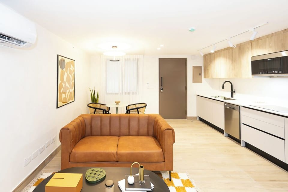 Spacious studio layout / diseño de interior espacioso para studio 