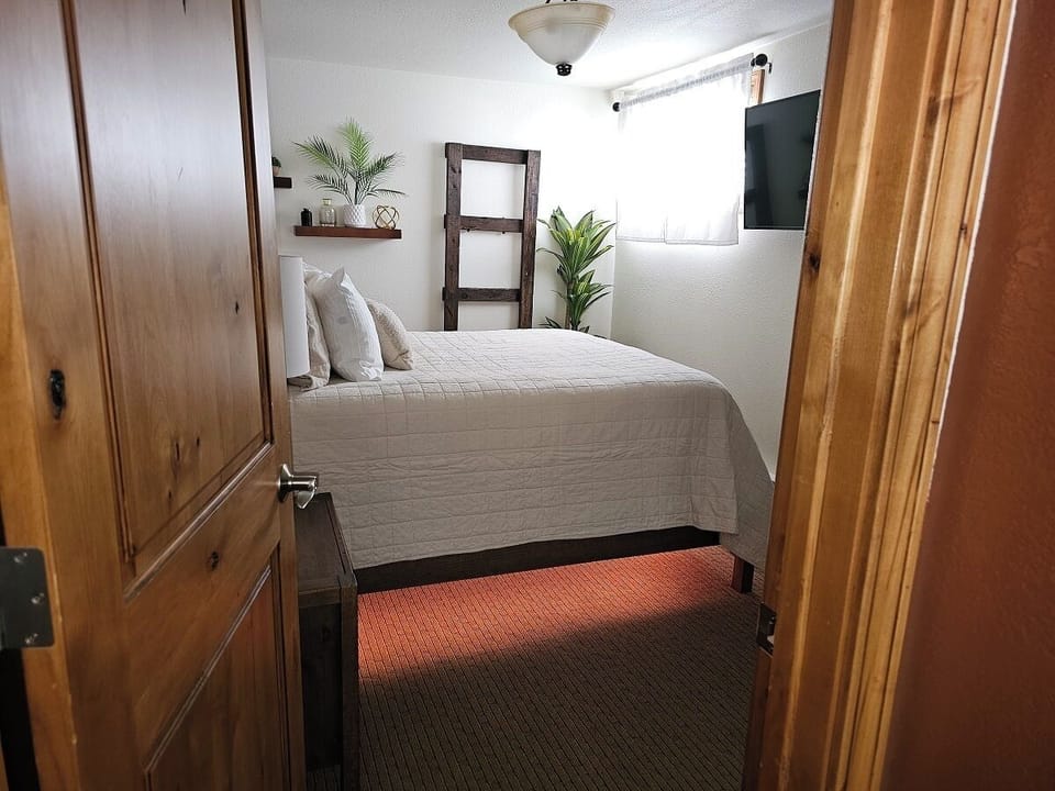 A09_LIGHT UNDER BED