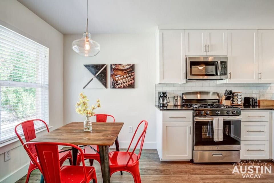 Fully stocked kitchen with dining for four