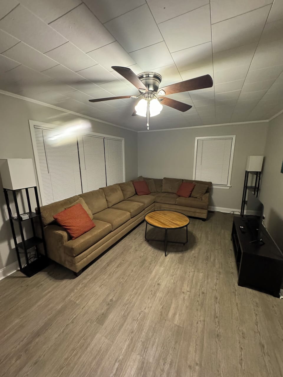 Spacious living room 