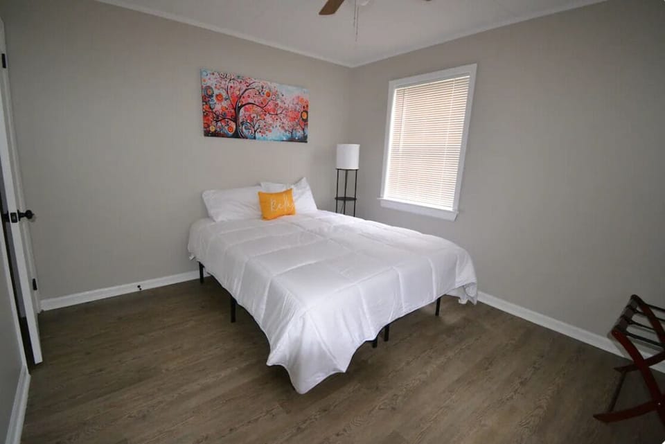 Bedroom 3 has queen bed and luggage rack 