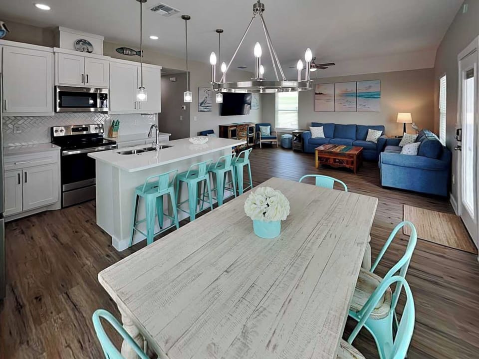Open Concept Living Room, Kitchen, & Dining Area