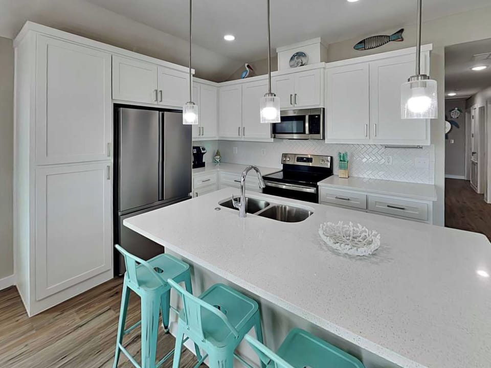 Full Kitchen - Stainless Steel Appliances