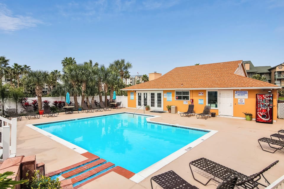 Palms at Cove View Community Pool