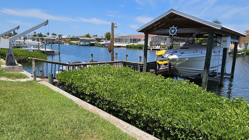 Home on channel with direct access to Tampa Bay