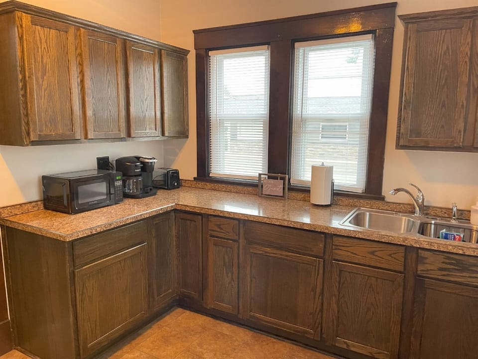 Full Spacious Kitchen