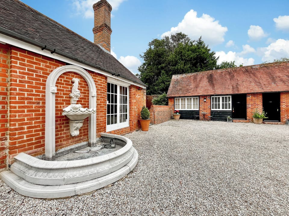 Exterior | Oaklands Farm- Cottage 1 - Oaklands Farm, East Tytherley