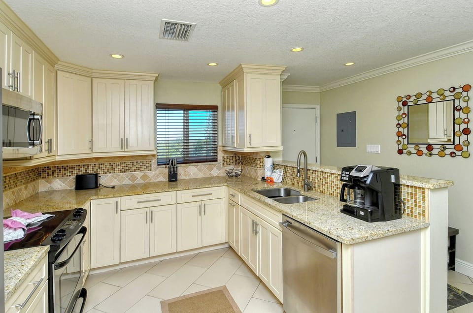 Kitchen - Updated, fully equipped kitchen