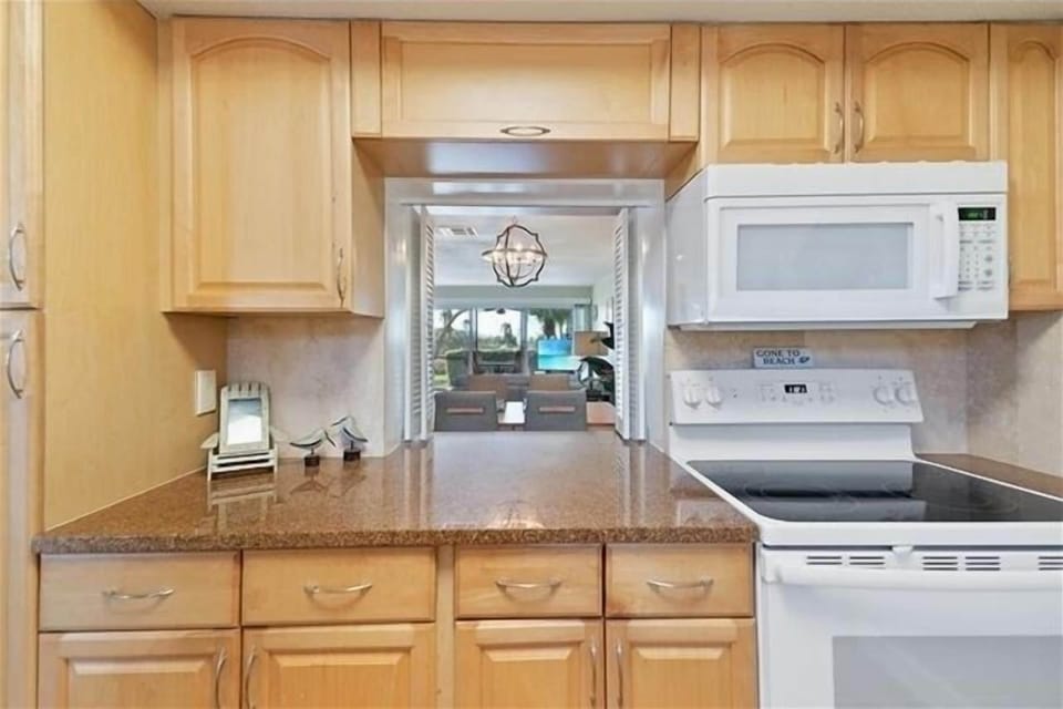 Kitchen - Pass through from kitchen to dining area.