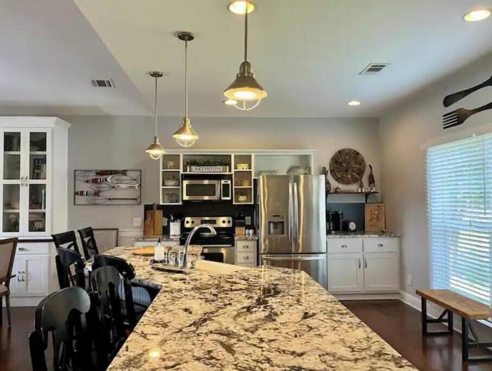 Spacious kitchen with all the amenities to cook a nice meal. 