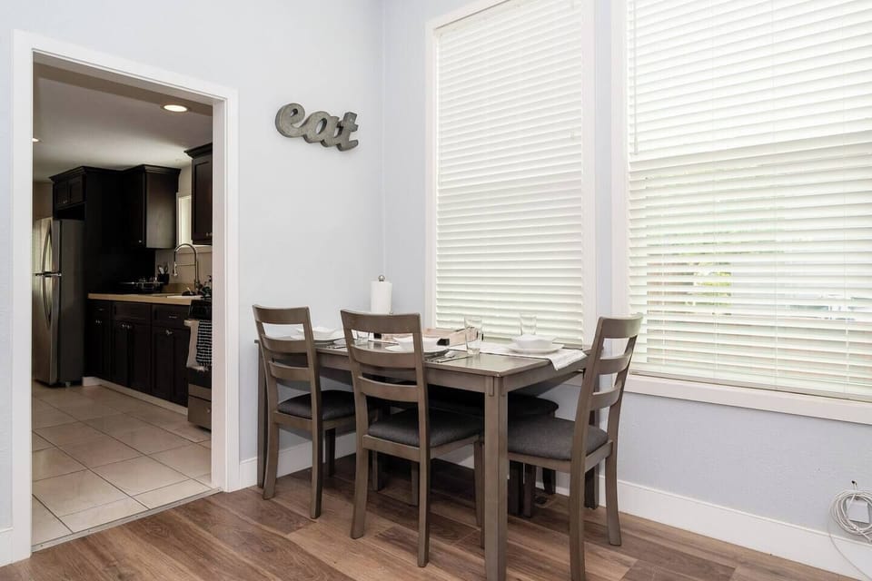 Dinning table for 5