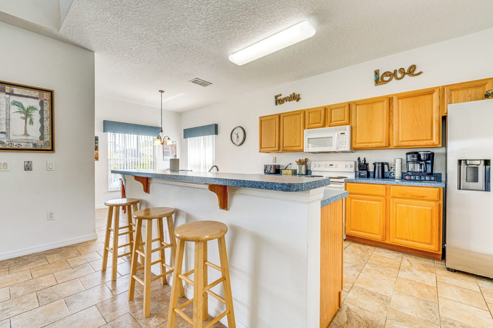 Kitchen | Cooking Basics | Keurig/Drip Coffee Maker | 1st Floor