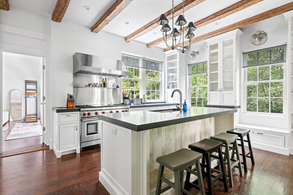 The Daniel Legare Suite In the Heart of Charleston