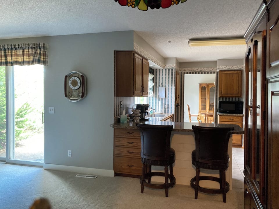 Breakfast bar/patio