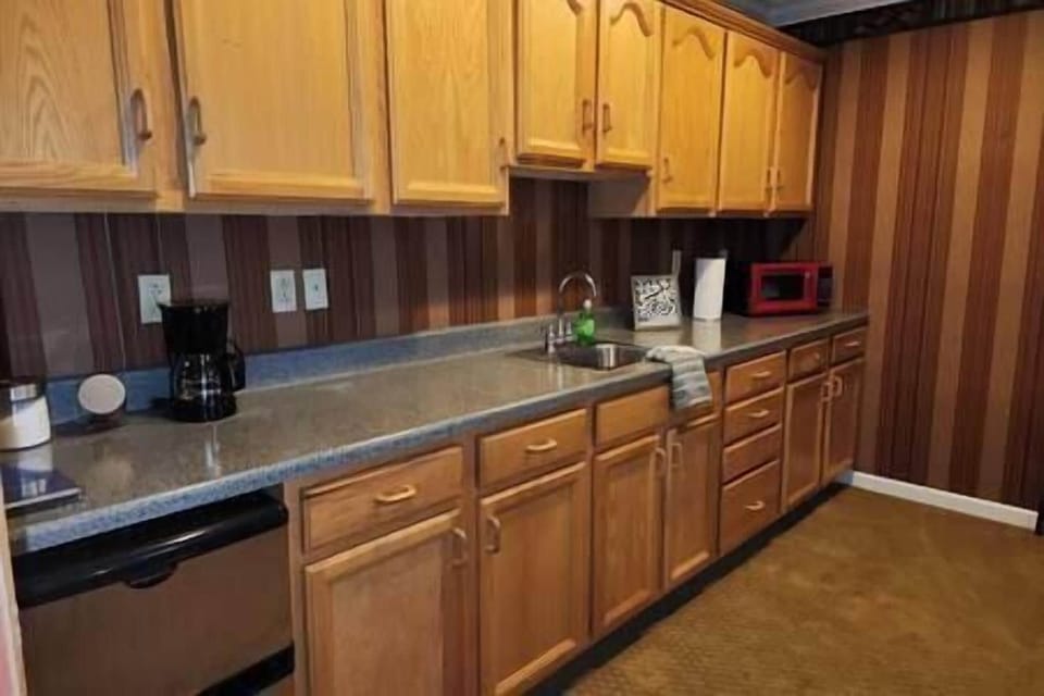 Kitchenette with everything you need..