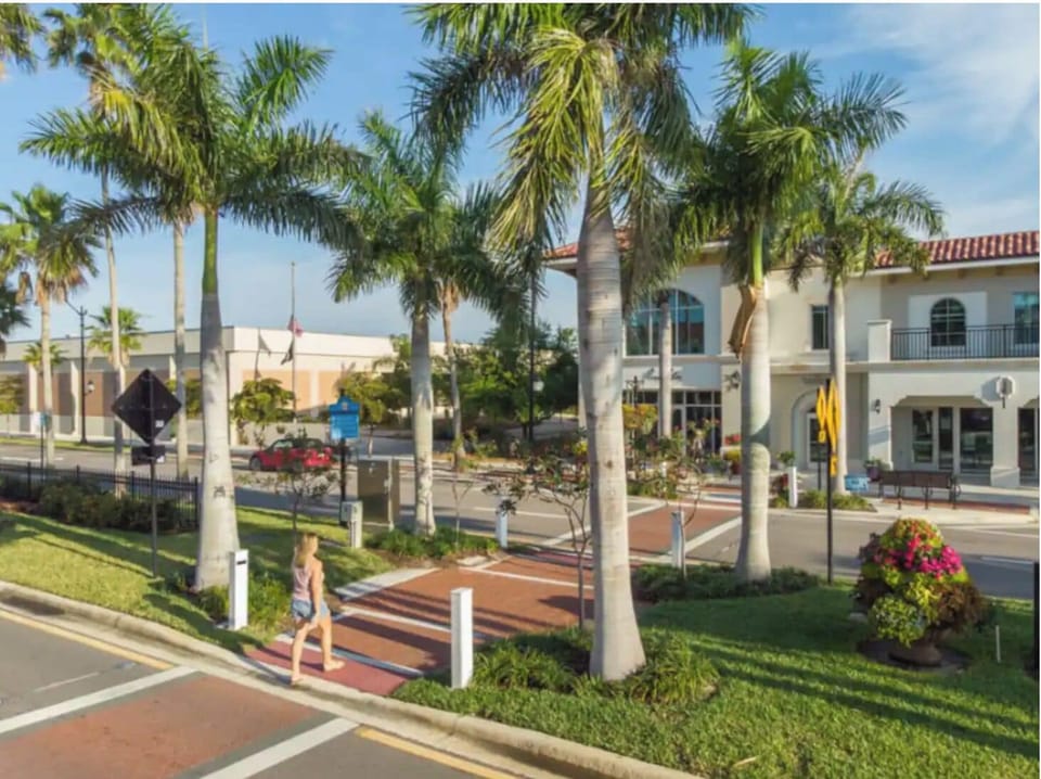 Downtown Venice has a lot of dining and shopping options 
