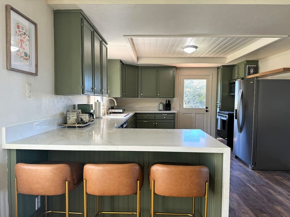 Full kitchen