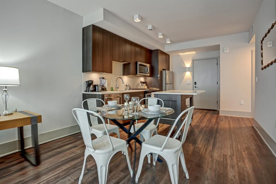 Buckhead Atlanta 1 Bedroom Dining Room