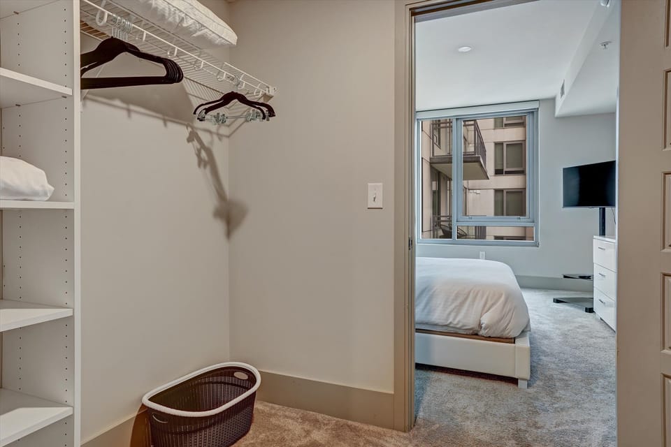 Buckhead Atlanta 1 Bedroom Main Closet
