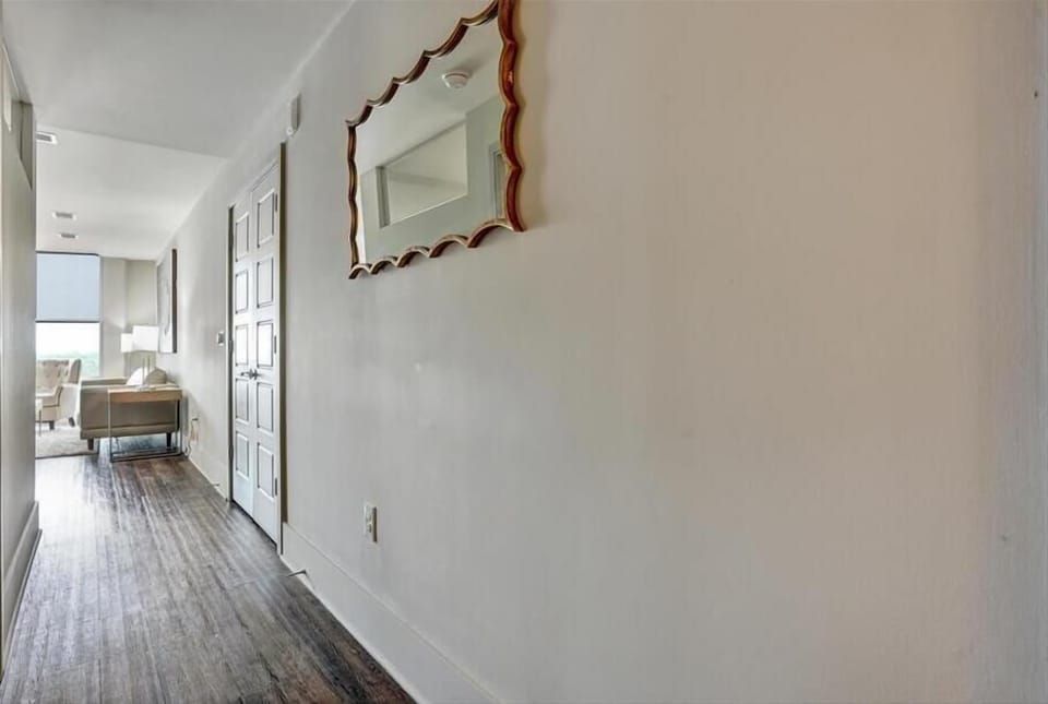 Buckhead Atlanta 1 Bedroom Hallway