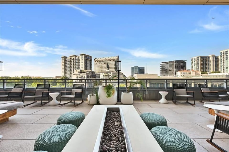 Buckhead Atlanta 2 Bedroom Courtyard