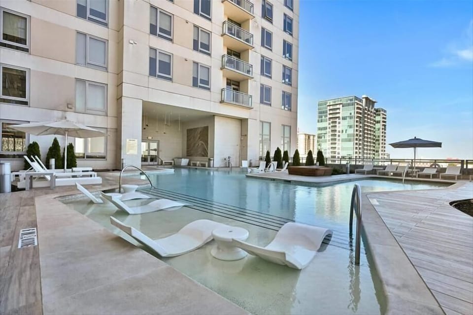 Buckhead Atlanta 2 Bedroom Pool