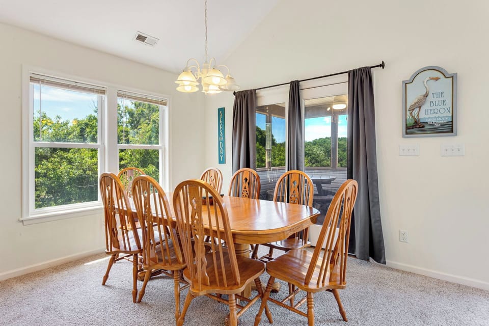 Eat together at the Counter Bar or in the Dining Area with seating for 8.