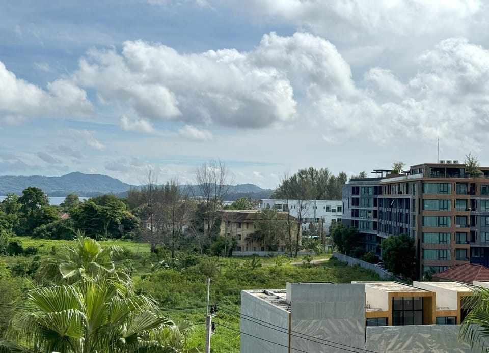 Modern Palmyrah Condo -pool, gym & parking A502 (12302)