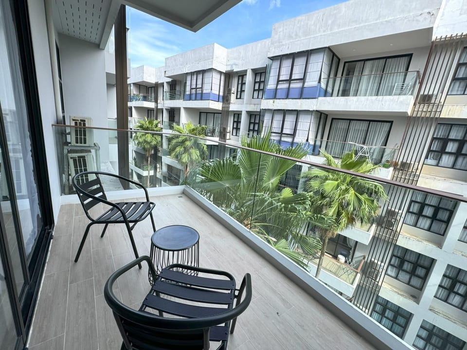 Modern Palmyrah Condo -pool, gym & parking A502 (12295)