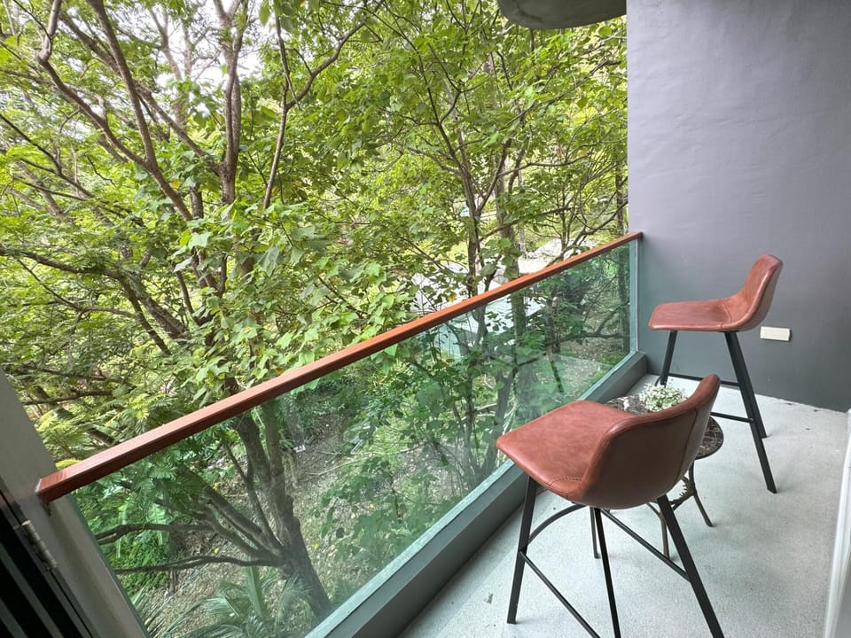 ET612 Convenient studio - quiet spot, pool (12493)