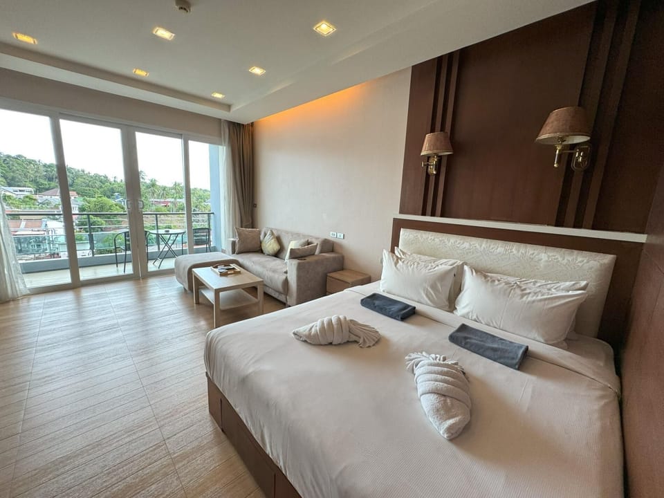 Spacious mountain view studio at Sea & Sky 206 (12322)