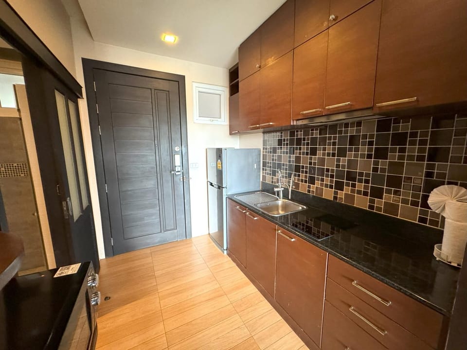 Spacious mountain view studio at Sea & Sky 206 (12319)