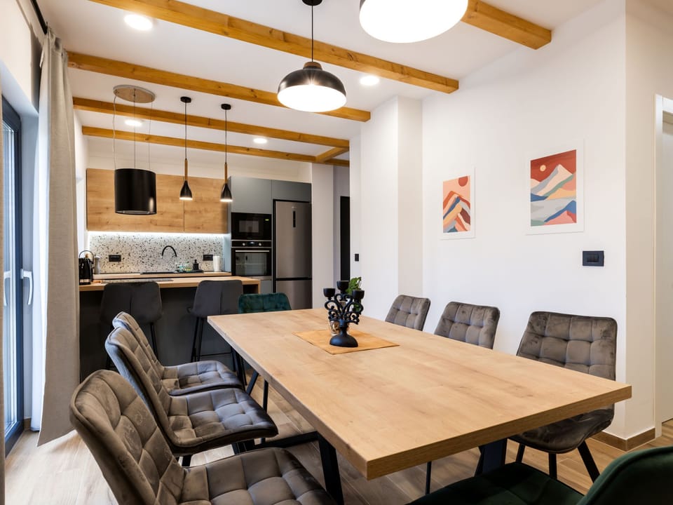 Kitchen / Dining Room