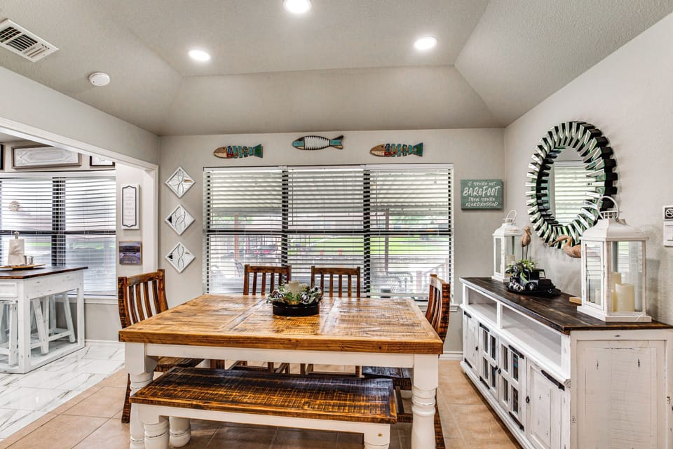 Dining Room | Dishware & Flatware Provided
