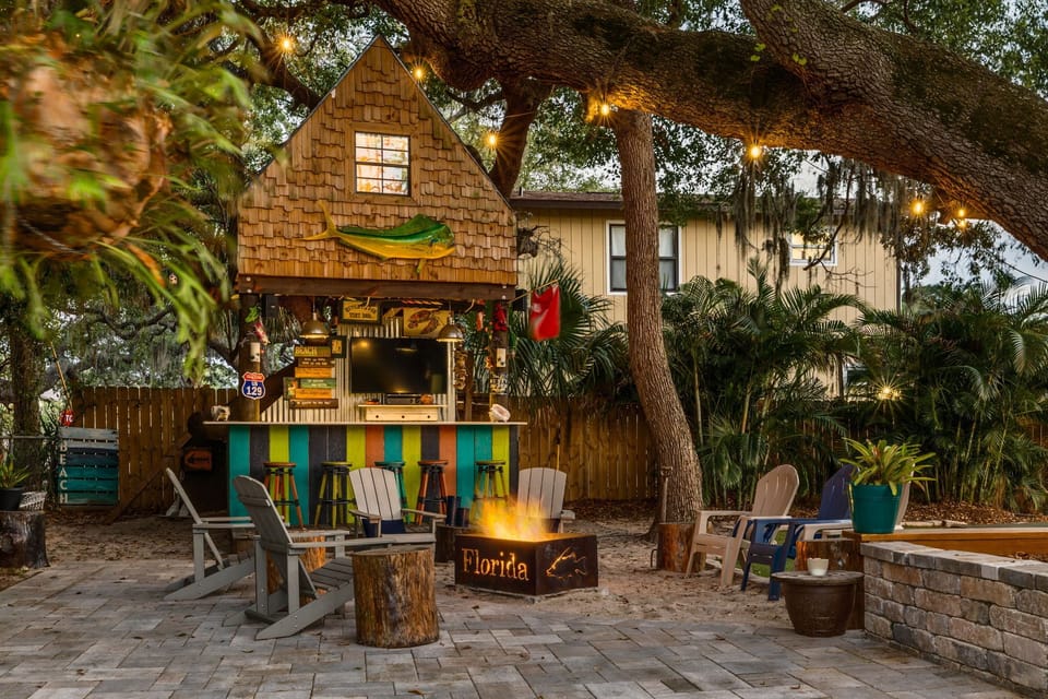 Tiki Bar and firepit!