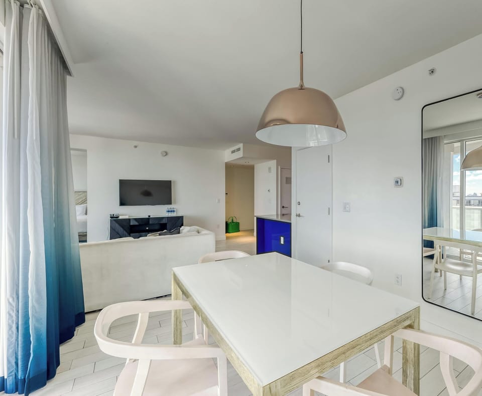 Dining Area overlooking ocean & city