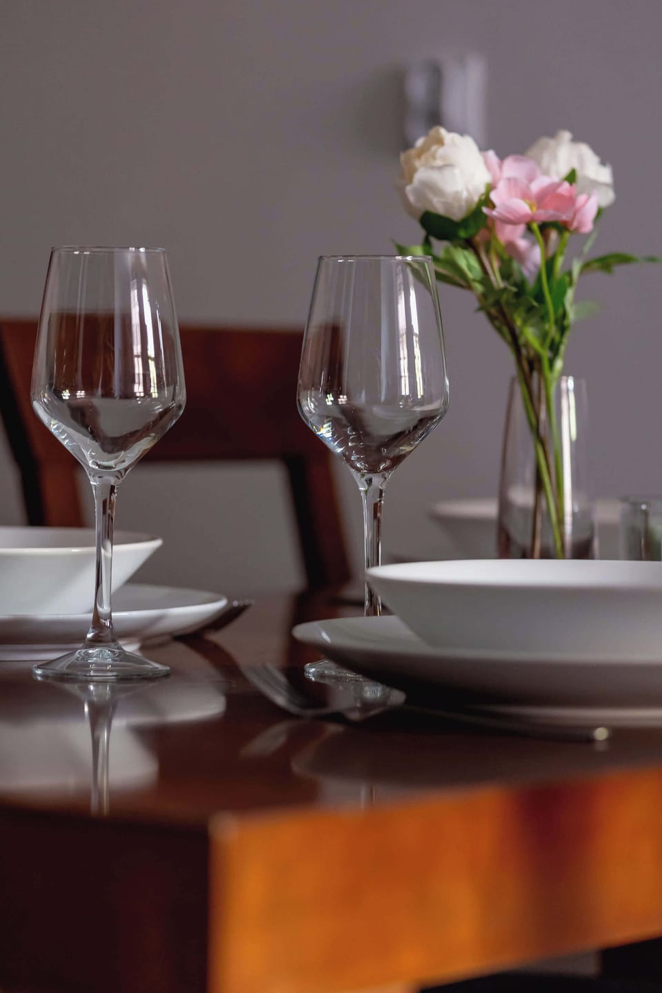 Romantic Dining Table Setup
Elegant table setting with wine glasses and fresh flowers, perfect for date nights or special occasions.