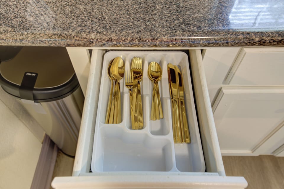 Full kitchen