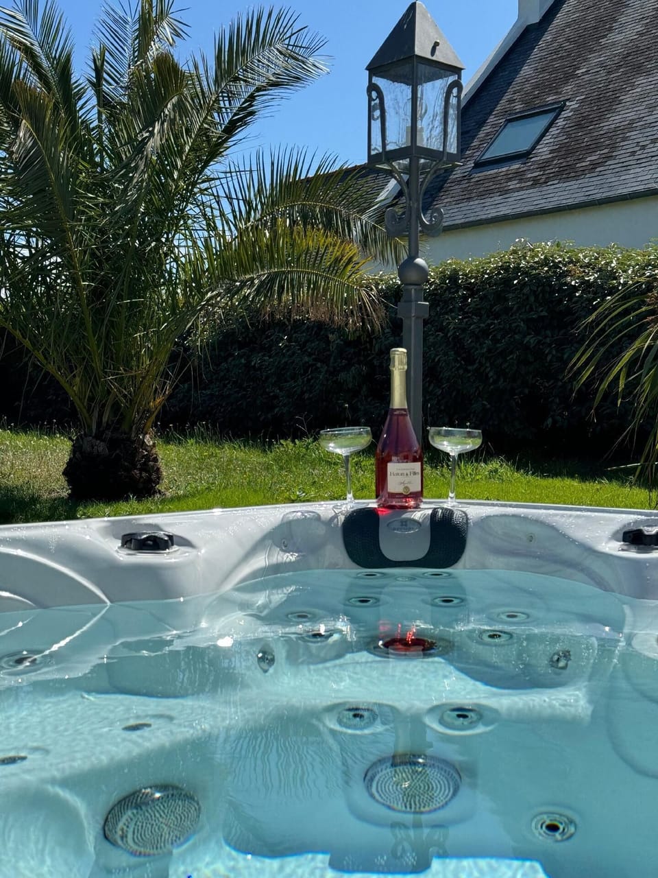 Outdoor spa tub