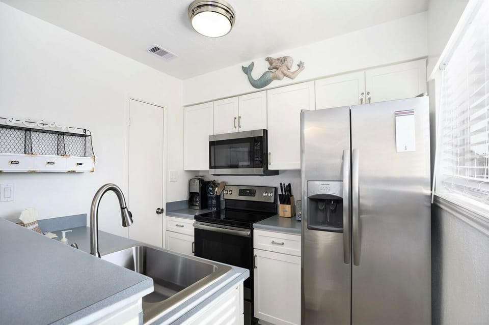 Fully equipped kitchen