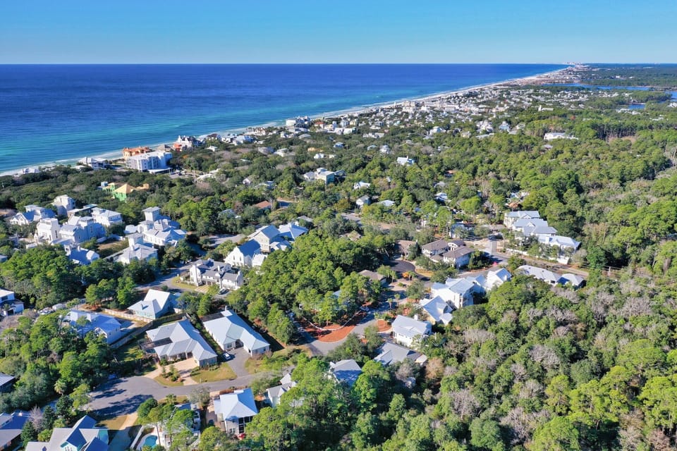 Aerial photo of the house, distance from the beach