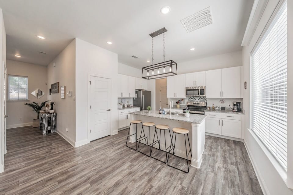 Kitchen with island