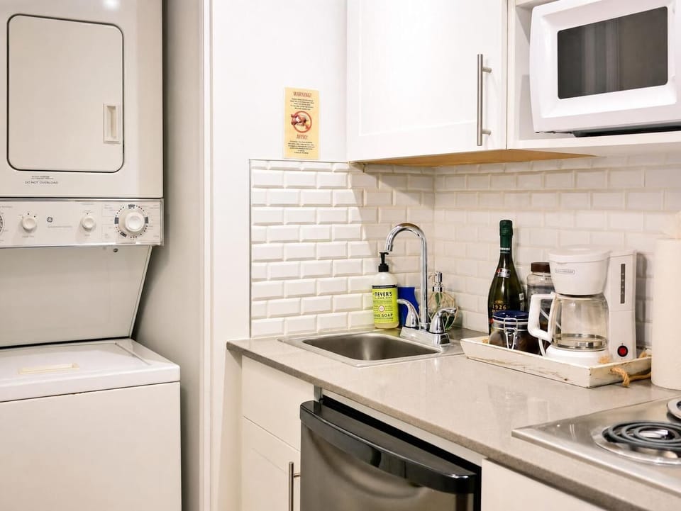 Small kitchen, washer and dryer