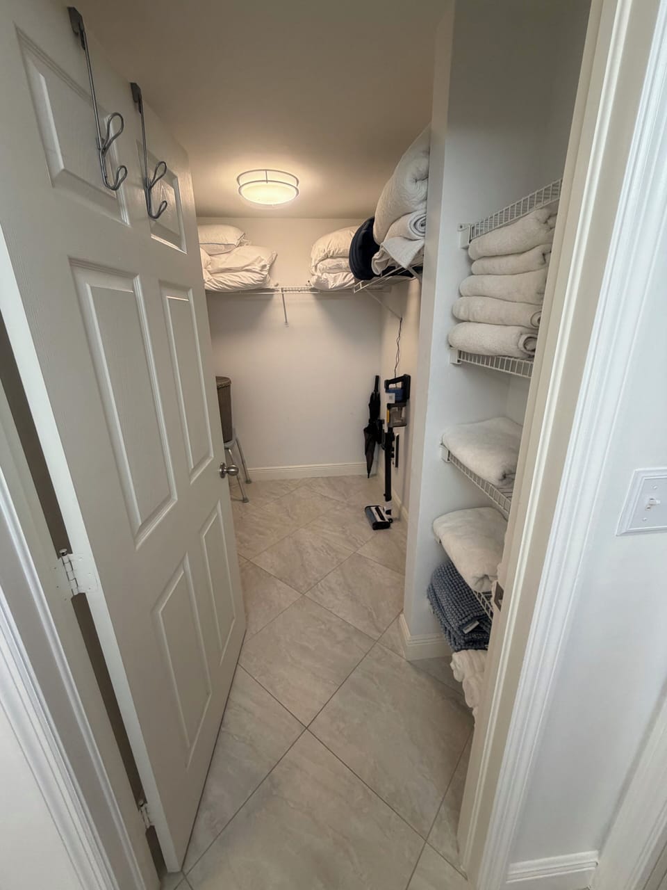 Walk-in closet , Bath towels, extra blankets, pillows, shower chair, drying rack